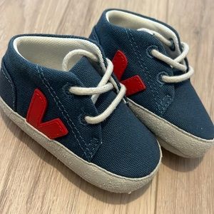 Veja boy soft soul shoes